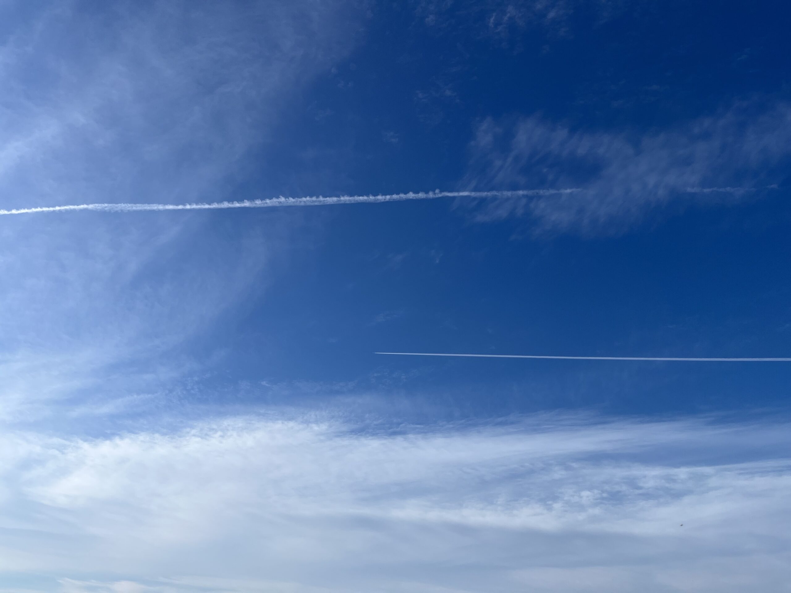ランニング中に撮影した青空